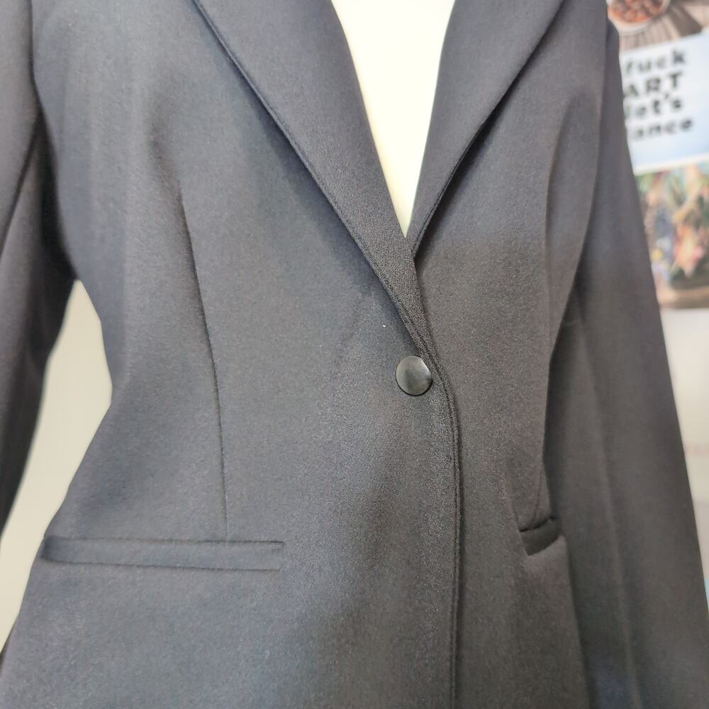 Structured Single Button Blazer - Picture 2 of 6